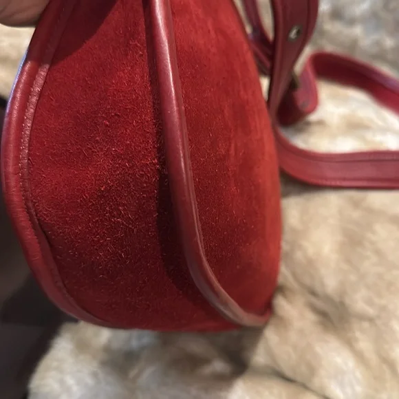 Vintage Coach Berkeley 9014 Saddle Bag Red Crescent Pebble Leather Suede - Picture 9 of 16